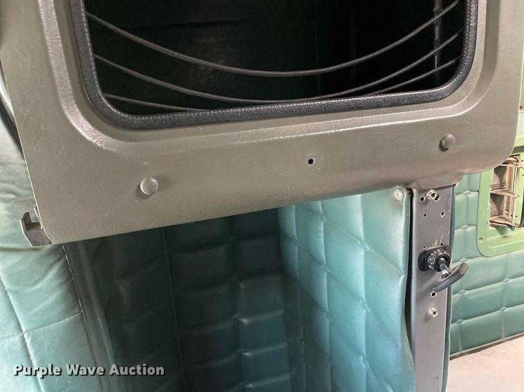 image for item NA9748 1998 Peterbilt 379 semi truck