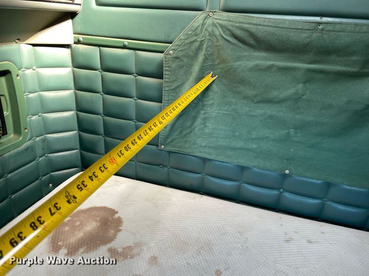 image for item NA9748 1998 Peterbilt 379 semi truck