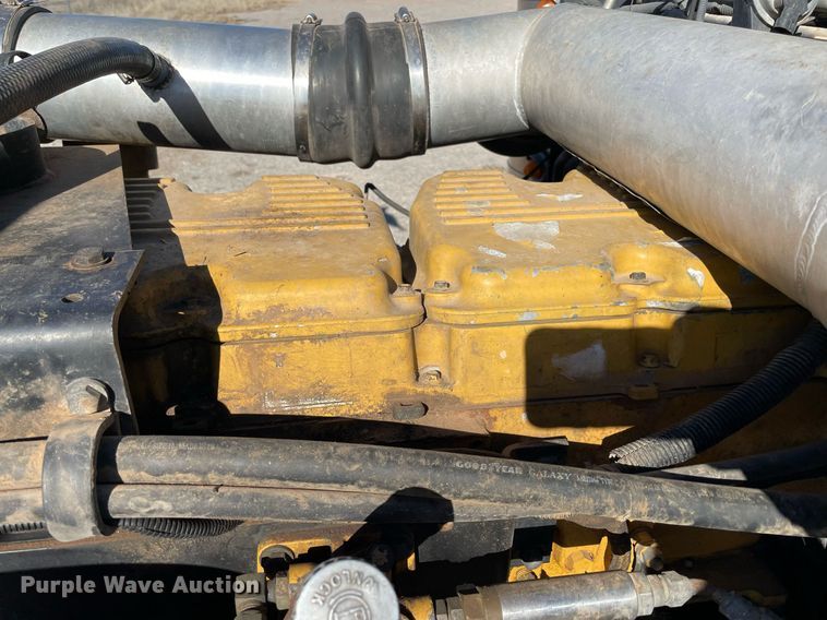 image for item NA9748 1998 Peterbilt 379 semi truck