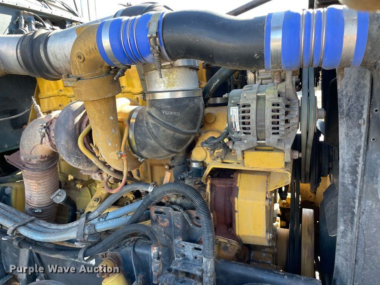 image for item NA9748 1998 Peterbilt 379 semi truck