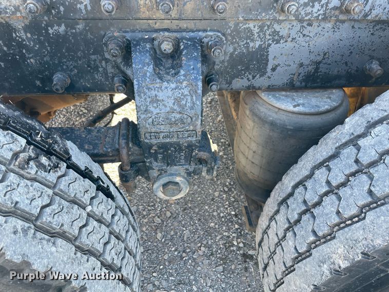 image for item NA9748 1998 Peterbilt 379 semi truck