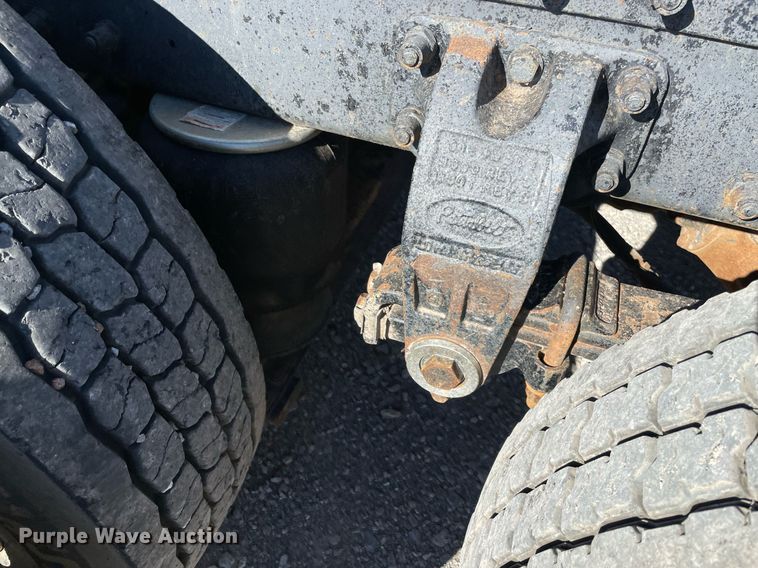 image for item NA9748 1998 Peterbilt 379 semi truck