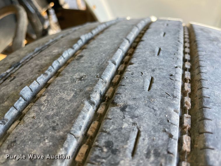 image for item NA9748 1998 Peterbilt 379 semi truck