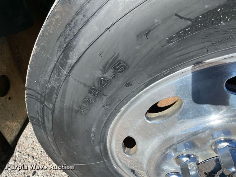 image for item NA9748 1998 Peterbilt 379 semi truck