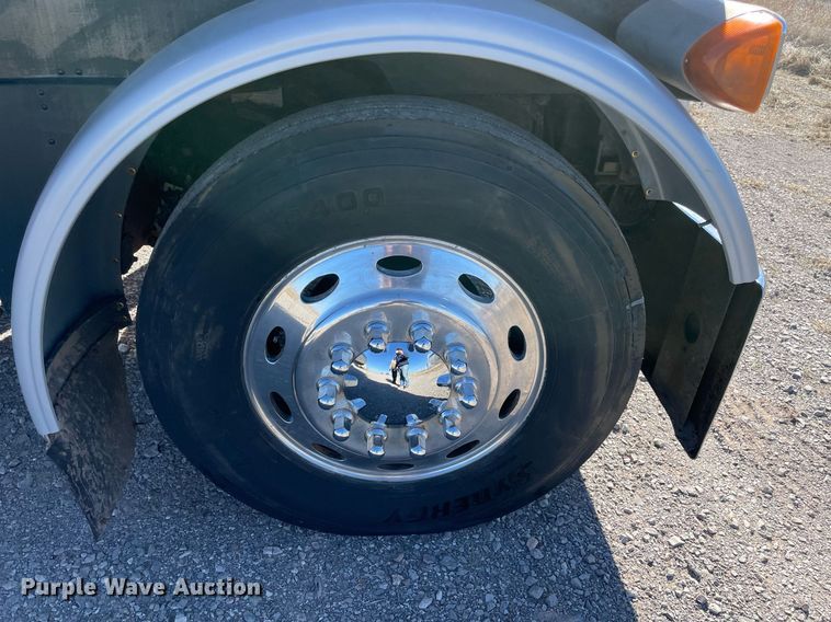 image for item NA9748 1998 Peterbilt 379 semi truck