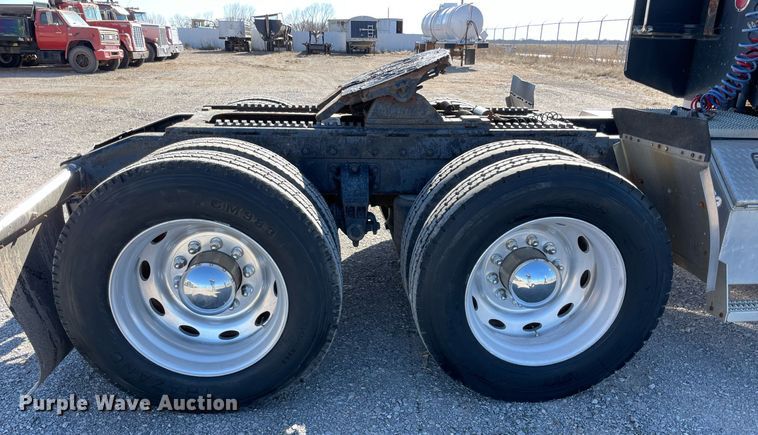 image for item NA9748 1998 Peterbilt 379 semi truck