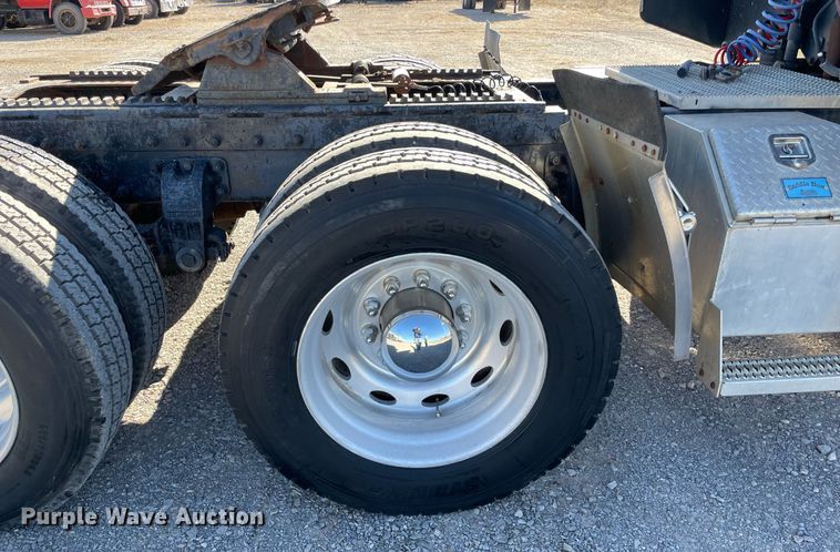 image for item NA9748 1998 Peterbilt 379 semi truck