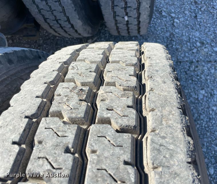 image for item NA9748 1998 Peterbilt 379 semi truck