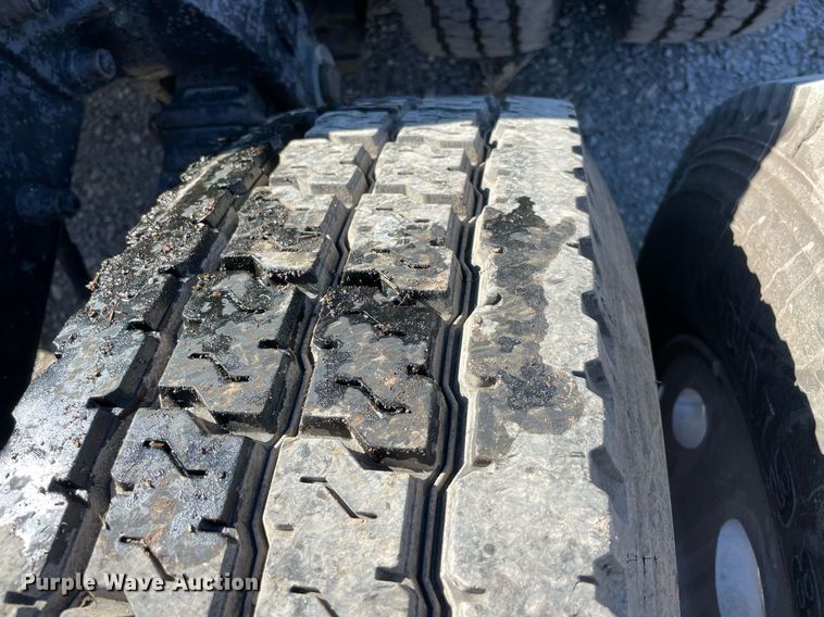 image for item NA9748 1998 Peterbilt 379 semi truck