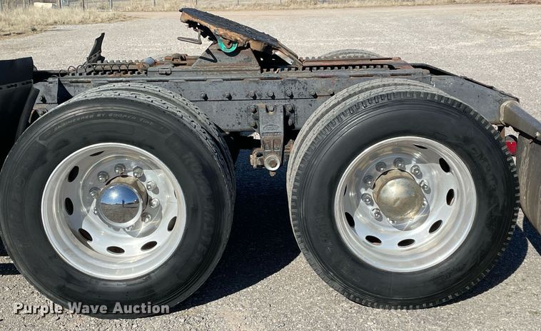 image for item NA9748 1998 Peterbilt 379 semi truck