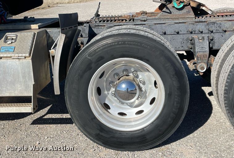 image for item NA9748 1998 Peterbilt 379 semi truck