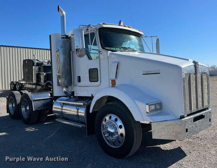 image for item NA9749 2006 Kenworth T800B semi truck