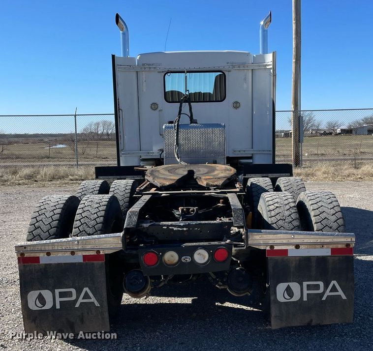 image for item NA9749 2006 Kenworth T800B semi truck