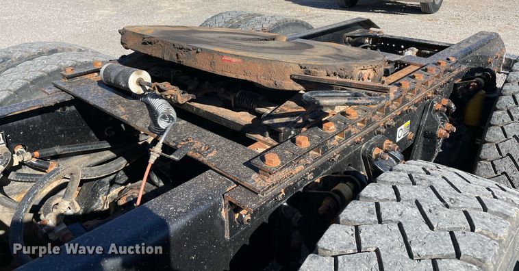 image for item NA9749 2006 Kenworth T800B semi truck