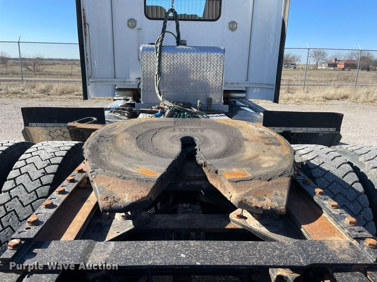 image for item NA9749 2006 Kenworth T800B semi truck