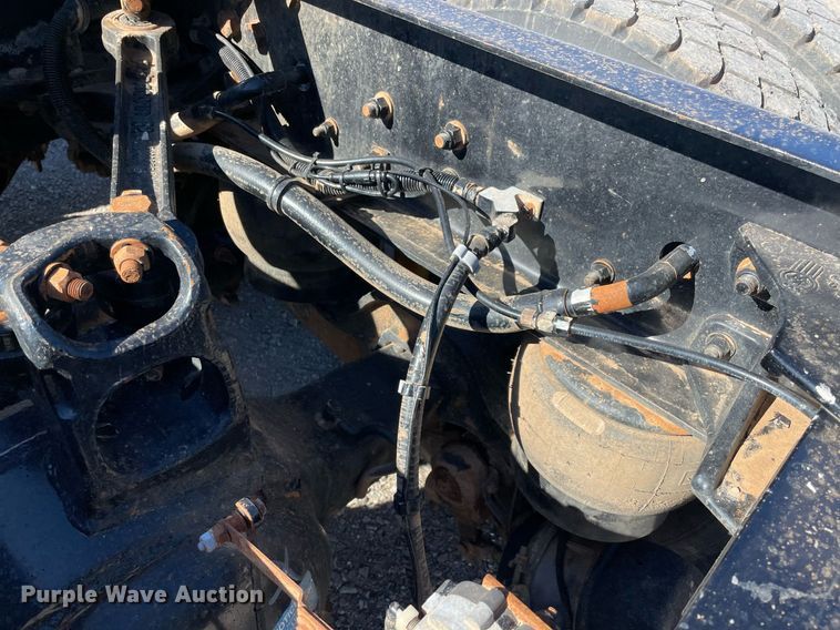 image for item NA9749 2006 Kenworth T800B semi truck