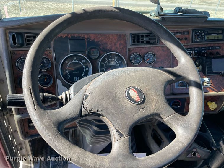 image for item NA9749 2006 Kenworth T800B semi truck