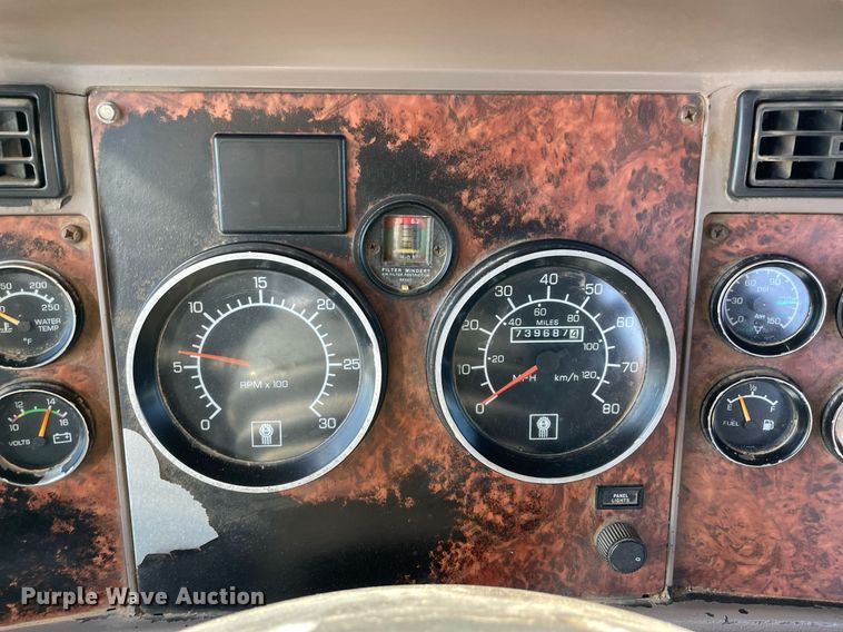 image for item NA9749 2006 Kenworth T800B semi truck