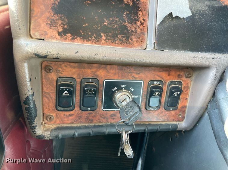 image for item NA9749 2006 Kenworth T800B semi truck