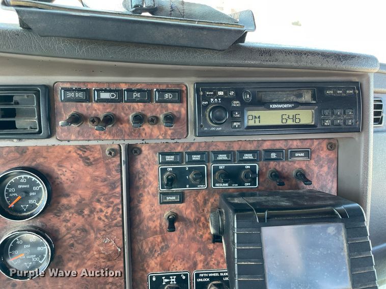 image for item NA9749 2006 Kenworth T800B semi truck