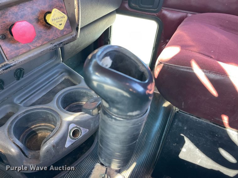 image for item NA9749 2006 Kenworth T800B semi truck