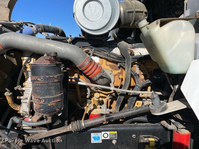 image for item NA9749 2006 Kenworth T800B semi truck