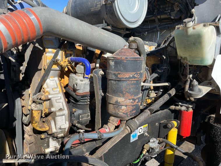 image for item NA9749 2006 Kenworth T800B semi truck