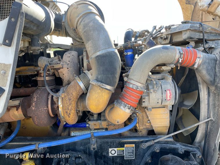 image for item NA9749 2006 Kenworth T800B semi truck