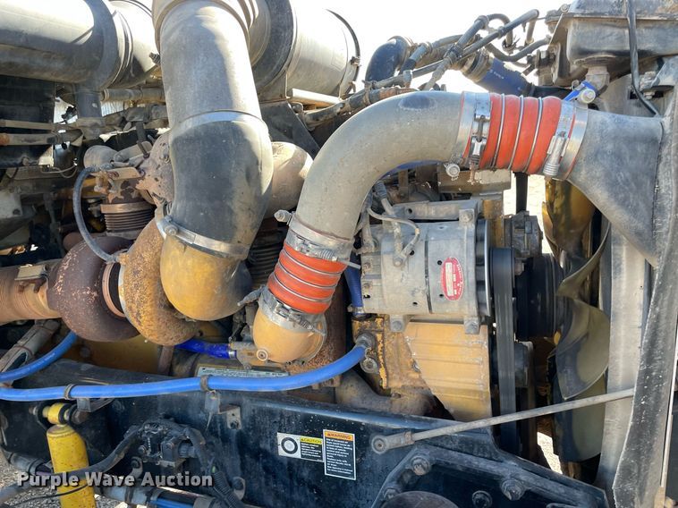 image for item NA9749 2006 Kenworth T800B semi truck