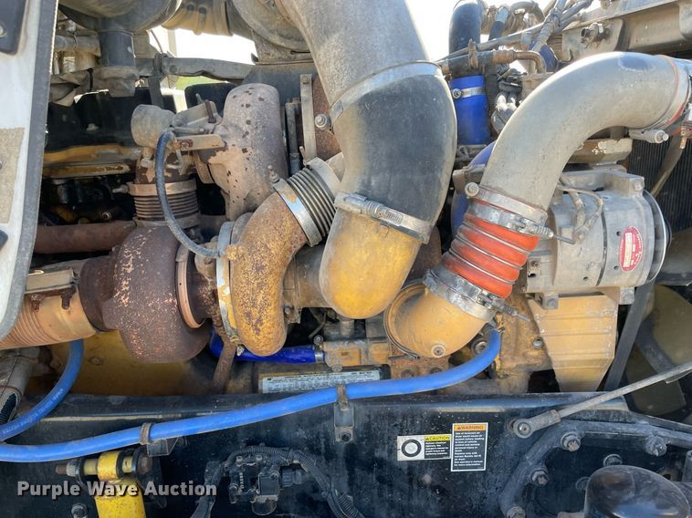 image for item NA9749 2006 Kenworth T800B semi truck