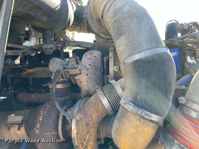 image for item NA9749 2006 Kenworth T800B semi truck