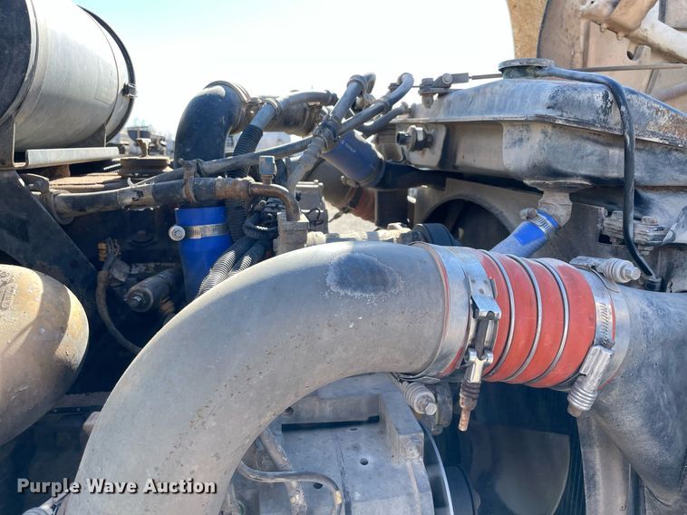 image for item NA9749 2006 Kenworth T800B semi truck