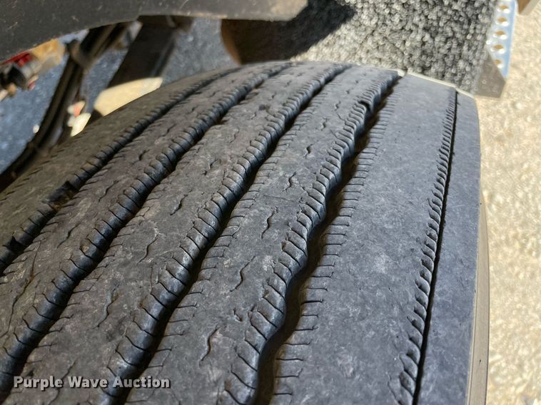 image for item NA9749 2006 Kenworth T800B semi truck