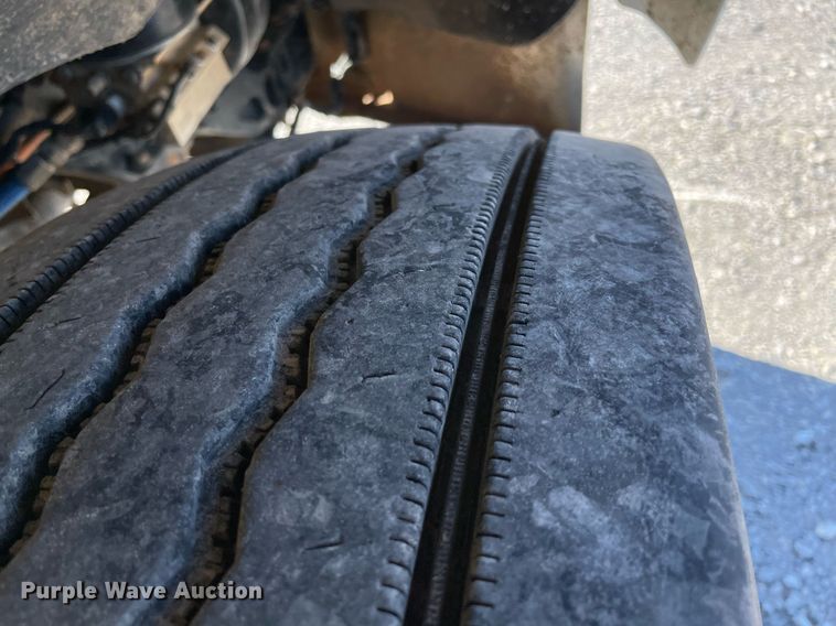 image for item NA9749 2006 Kenworth T800B semi truck