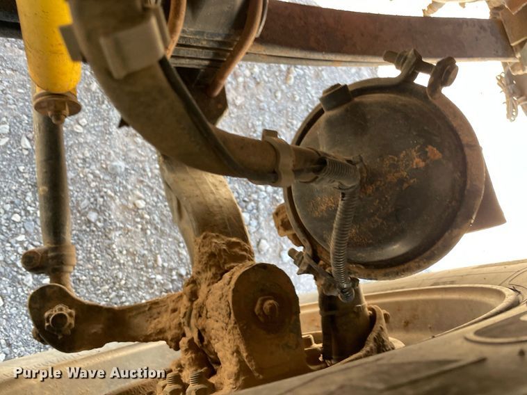 image for item NA9749 2006 Kenworth T800B semi truck