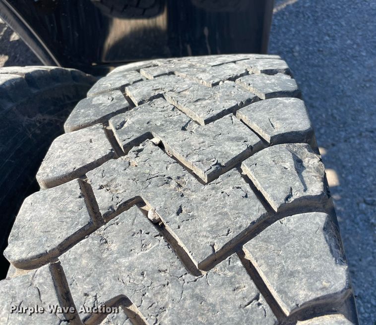 image for item NA9749 2006 Kenworth T800B semi truck