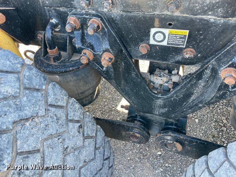 image for item NA9749 2006 Kenworth T800B semi truck