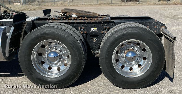 image for item NA9749 2006 Kenworth T800B semi truck