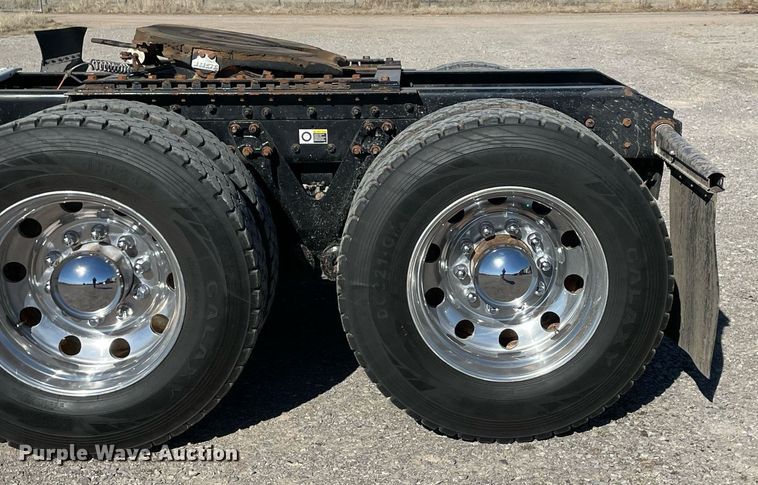 image for item NA9749 2006 Kenworth T800B semi truck