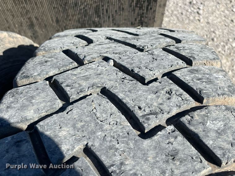 image for item NA9749 2006 Kenworth T800B semi truck