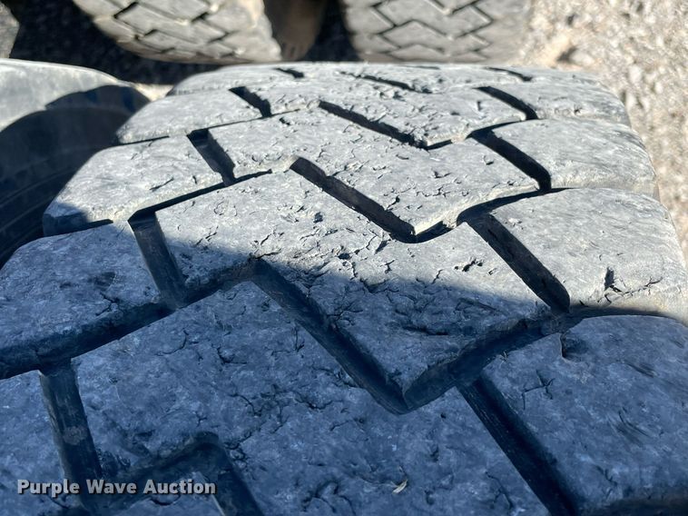 image for item NA9749 2006 Kenworth T800B semi truck