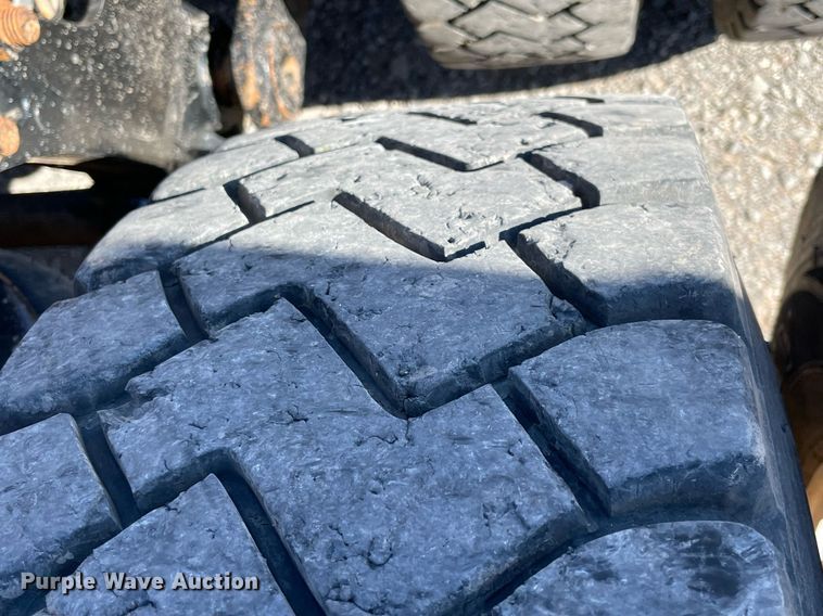 image for item NA9749 2006 Kenworth T800B semi truck