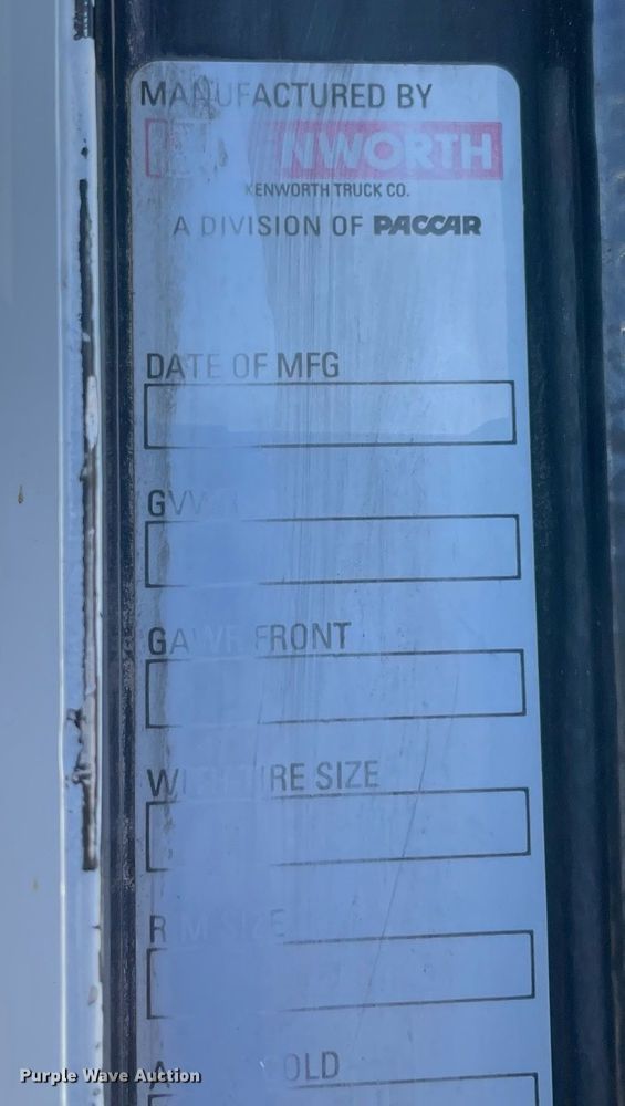 image for item NA9749 2006 Kenworth T800B semi truck