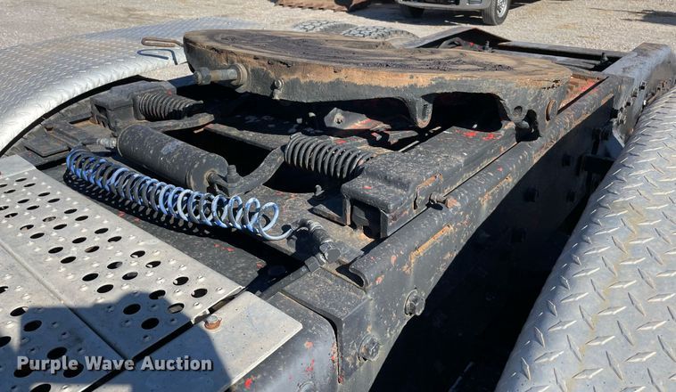 image for item NA9750 1985 Peterbilt 359 semi truck