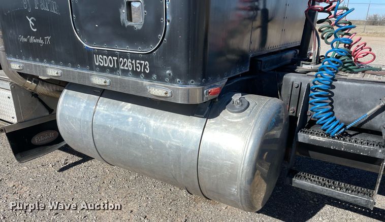 image for item NA9750 1985 Peterbilt 359 semi truck