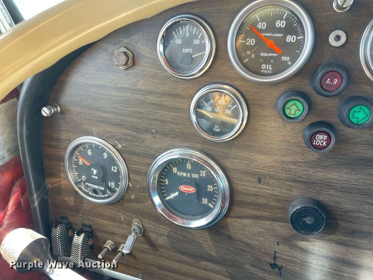 image for item NA9750 1985 Peterbilt 359 semi truck