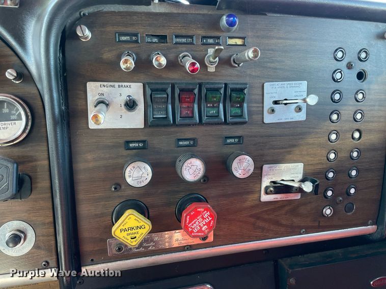 image for item NA9750 1985 Peterbilt 359 semi truck