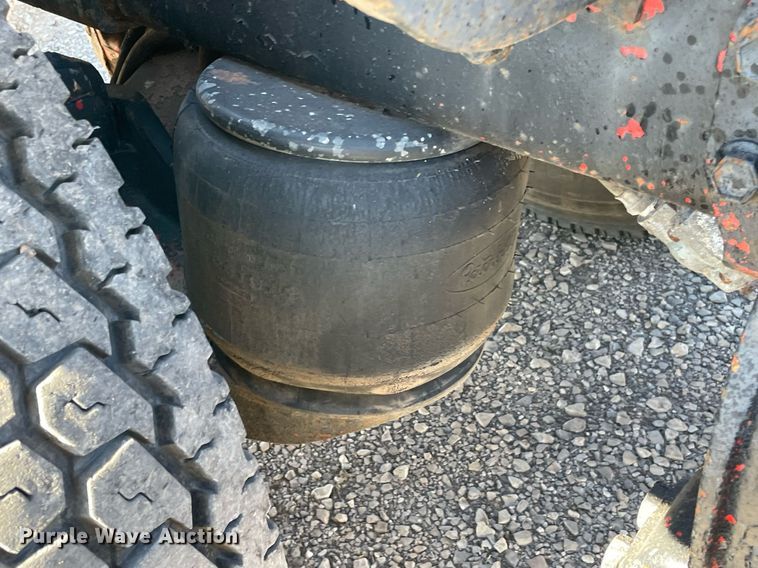 image for item NA9750 1985 Peterbilt 359 semi truck