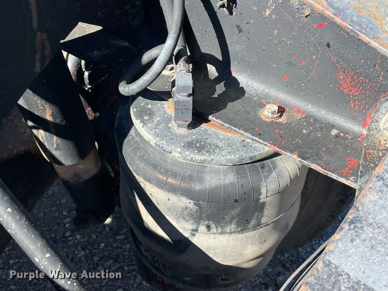 image for item NA9750 1985 Peterbilt 359 semi truck