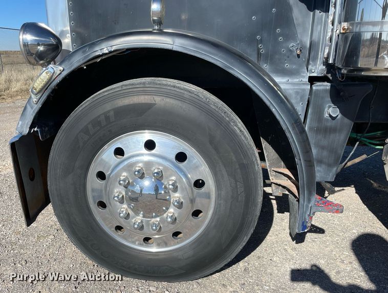 image for item NA9750 1985 Peterbilt 359 semi truck